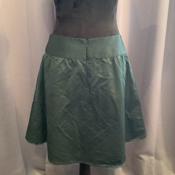 Sexy green with lace bottom lining size 4 skirt from Fossil. Great look! - Picture 5 of 11